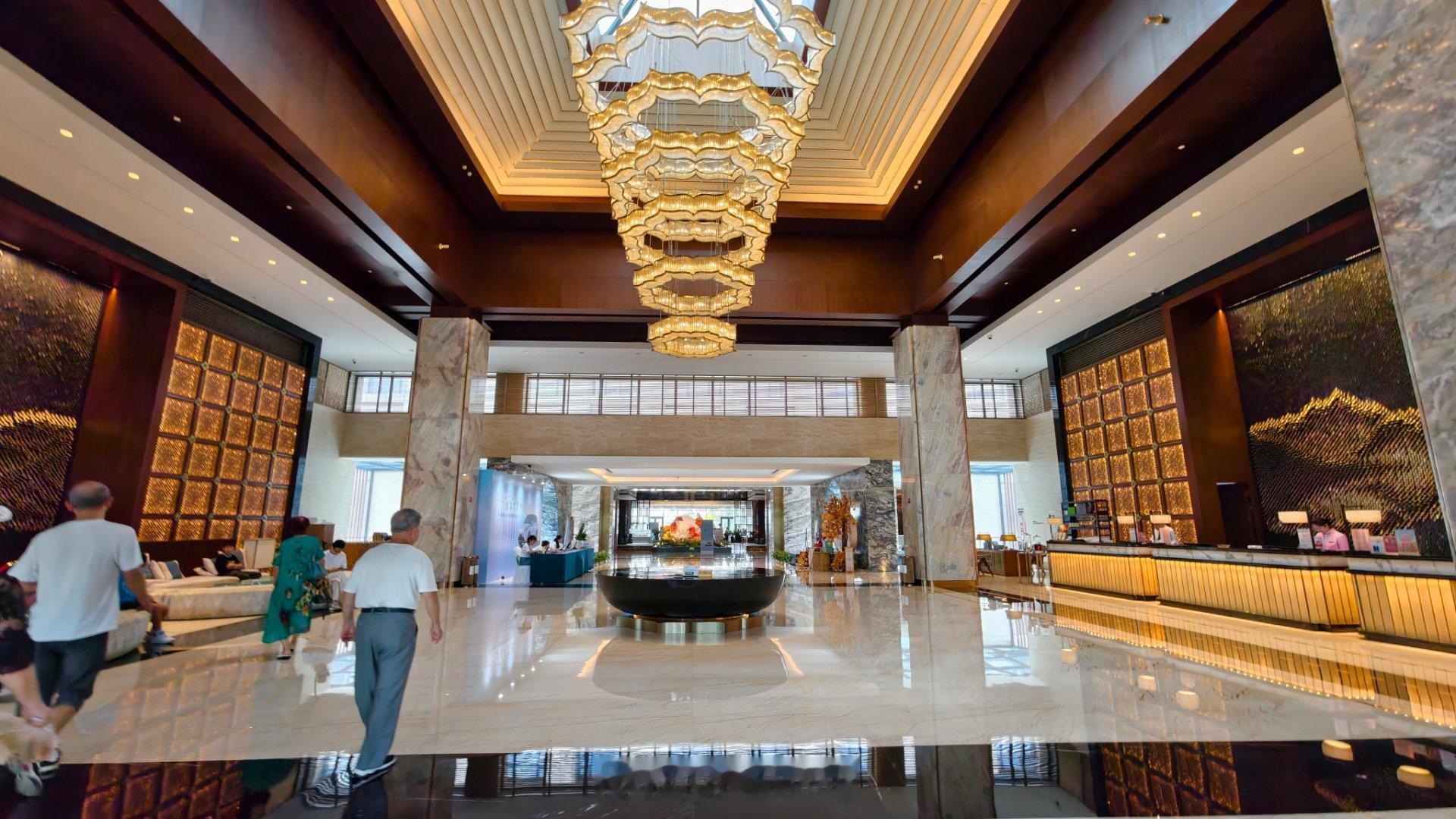 柳州的中高端酒店莲花山庄，这环境和餐食，你觉得国庆期间会到什么价位。柳州[超话]