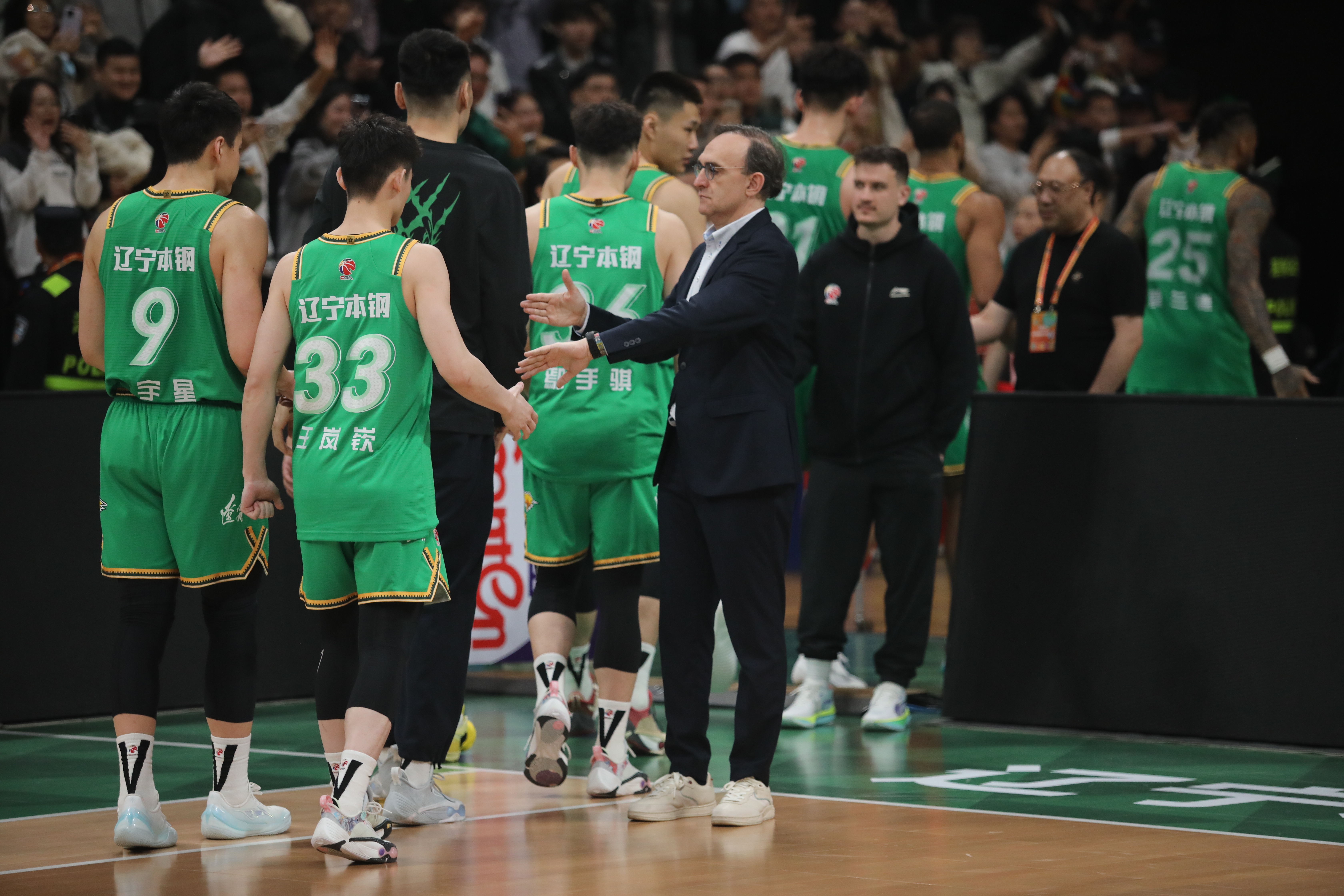 辛苦了，各位，加油 沈阳·辽宁体育馆