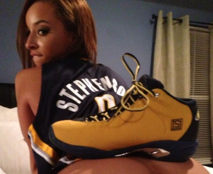 色情影星：16岁时和一步行者球员发生了性关系 最终让我入了此行1995年出生的T