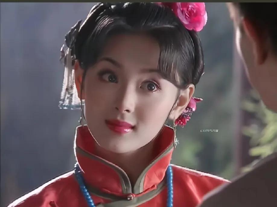 有没有发现一个很妙的事儿？当年她在《楚留香》里演宋甜儿时灵气逼人，退圈后，好几位