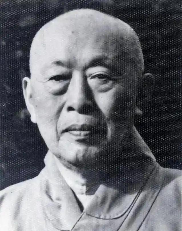 1944年，日军侵袭桂林，巨赞法师举起屠刀，手刃了130多个日本鬼子。他怒吼道：