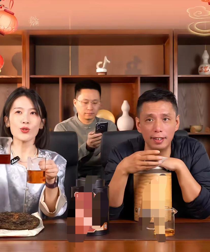 贾旭明这样的演员前路最迷茫了吧！
当观众都在为他的相声拍手叫好的时候，
他却不能