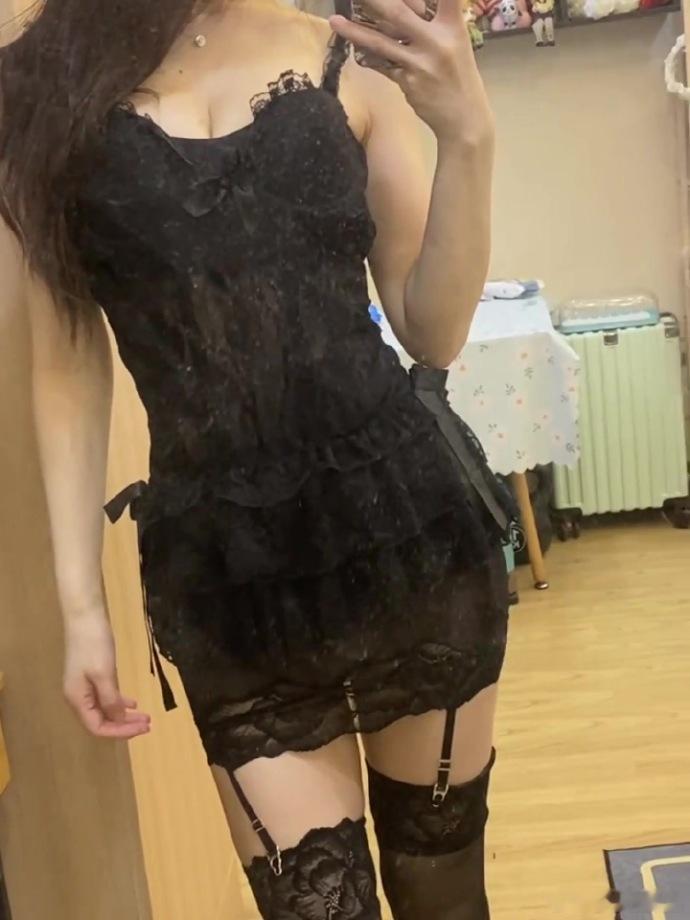 生活不会向你许诺什么，尤其不会向你许诺成功。它只会给你挣扎、痛苦和煎熬的过程。所