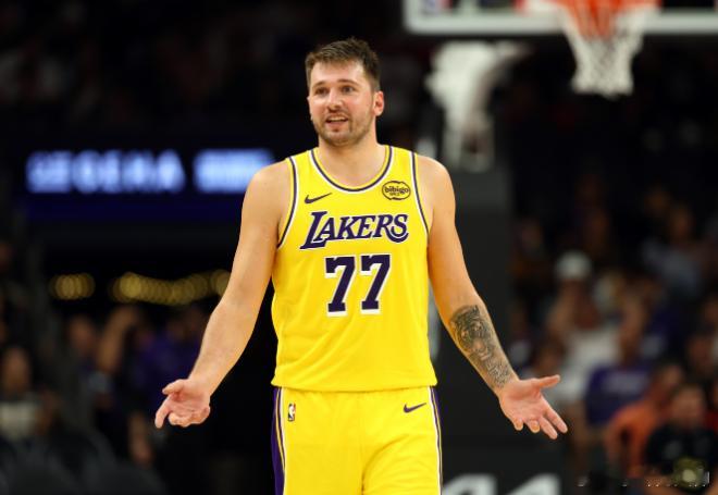 东契奇：鲍尔投进致命一击&比赛胜负就此决定1月16日讯 NBA常规赛，湖人117