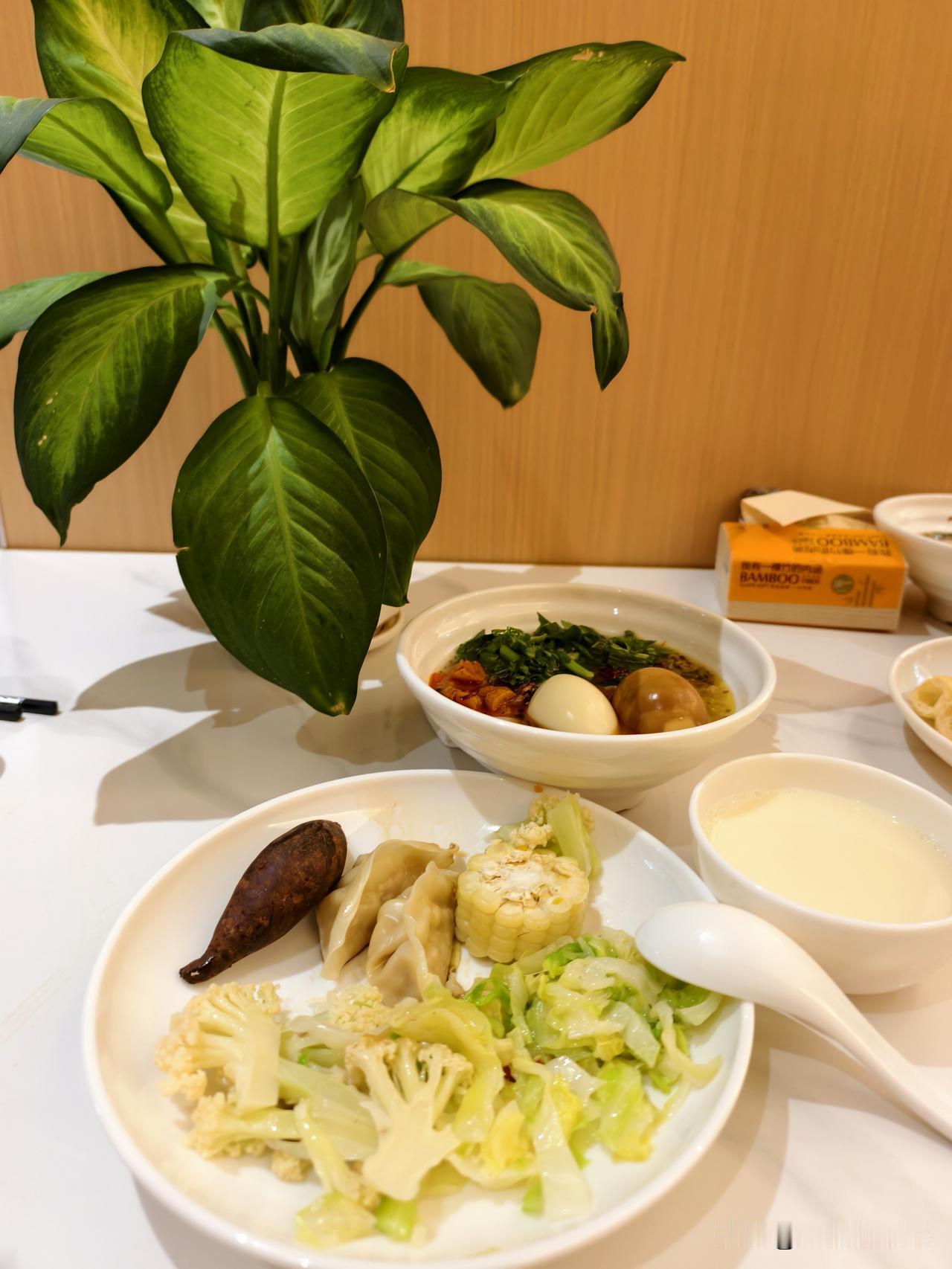 2026年的自驾游，一路欣赏沿途的风光美景，还品尝了不同城市的特色美食。我吃了一