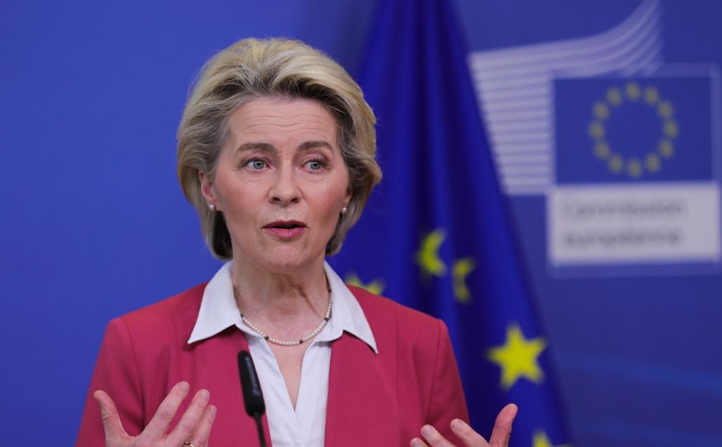 欧盟27国，集体跪了！4月22日900亿欧元援乌贷款全票通过，连死扛到底的匈牙利