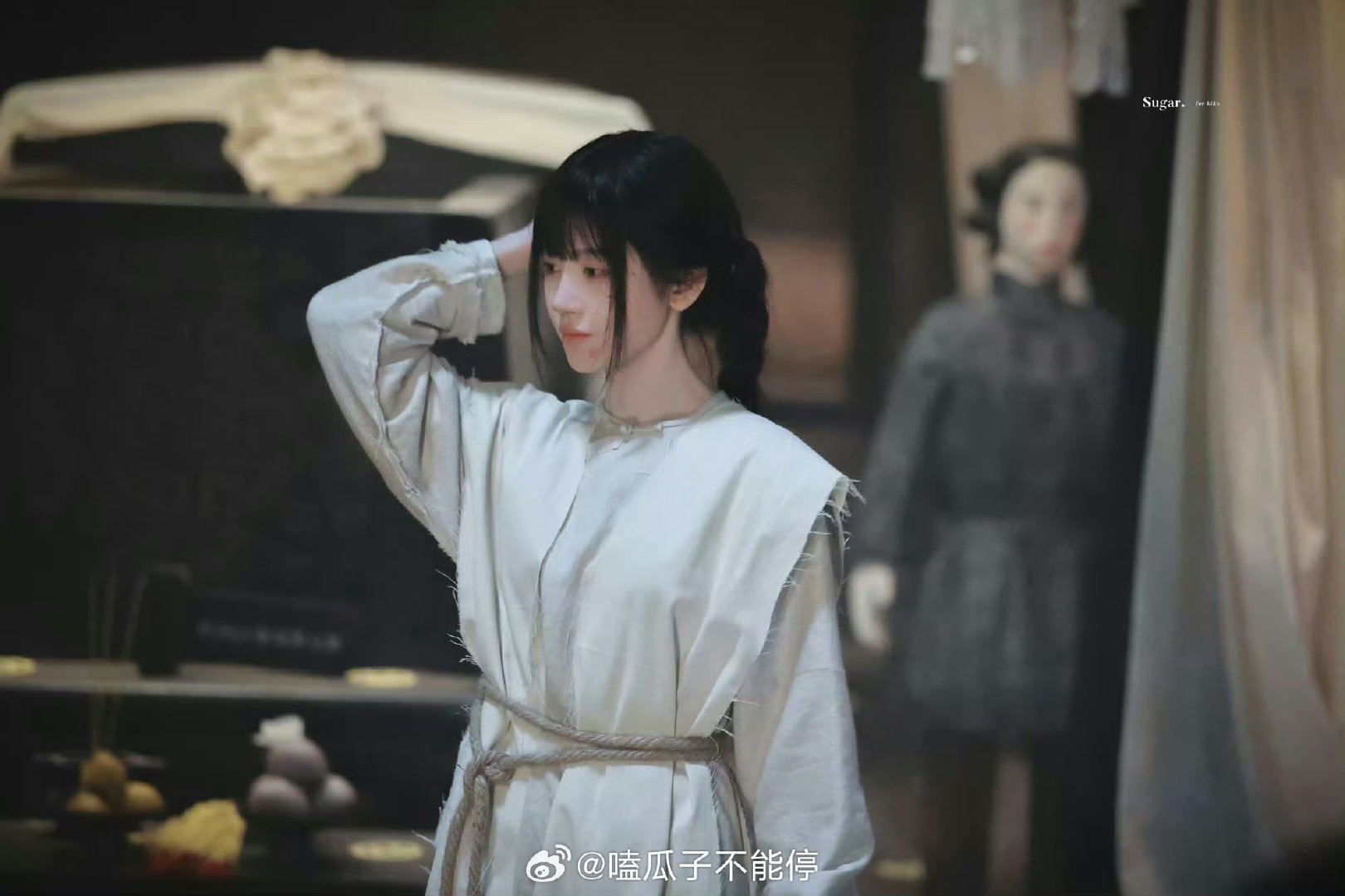 鞠婧祎万花世界丧服路透完全萌物啊 ​​​
