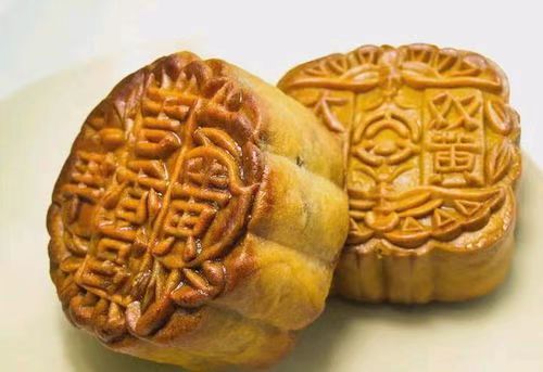 果然一代人有一代人的月饼月饼品类持续革新，不再只有经典老式馅料。冰皮软糯、流心绵