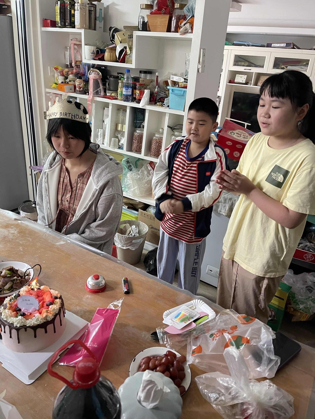 小女儿生日
十四岁，小公主的璀璨新程！

今日，是个意义非凡的日子——我家小宝贝