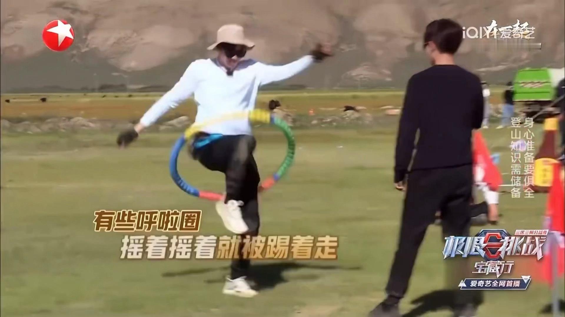 转呼啦圈 也是，宝刀未老。哈哈哈哈哈哈哈哈哈哈 哈哈哈哈 哈哈哈。刘宇宁地球超新