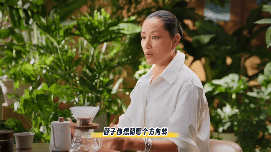 瞿颖 颈部艺人 瞿颖的处事态度很通透，接纳当下，享受简单自在的生活。 