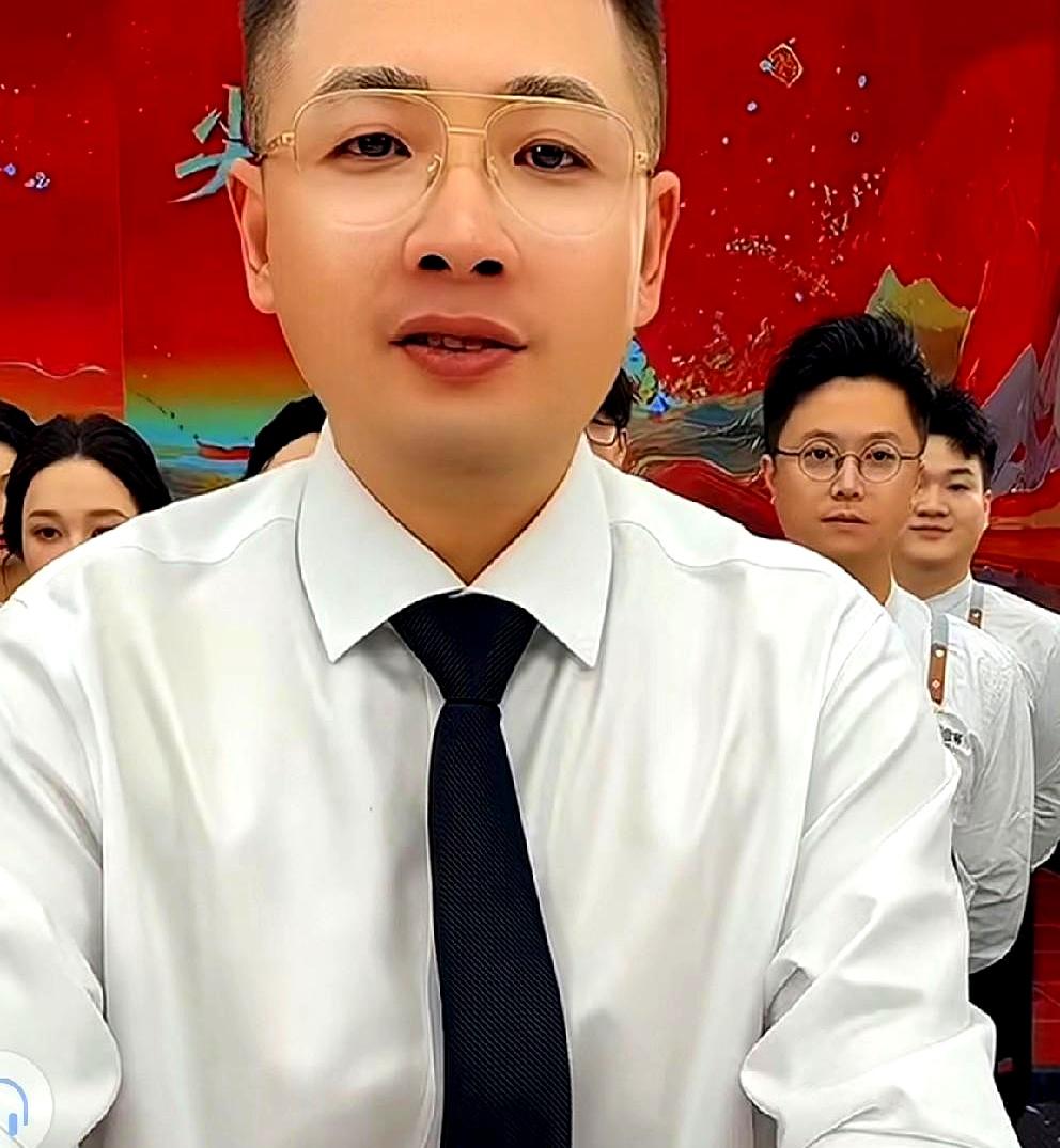 辛选没凉，年初四就复工了——粉丝还在等初八仪式。
粉丝刷遍辛选账号，初瑞雪的动