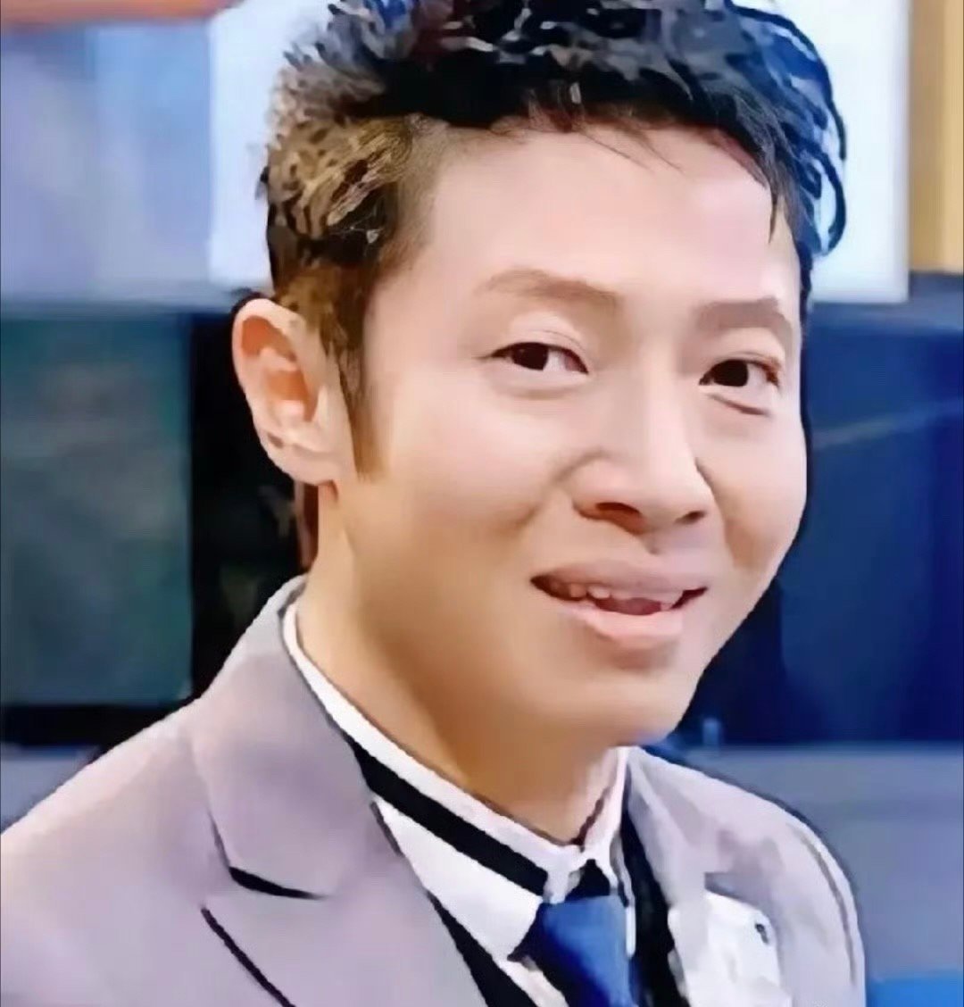 撒贝宁一使劲召唤出一个哪吒黑色小方块神似吒儿，小撒这是开启了新世界的门啊！ ​​