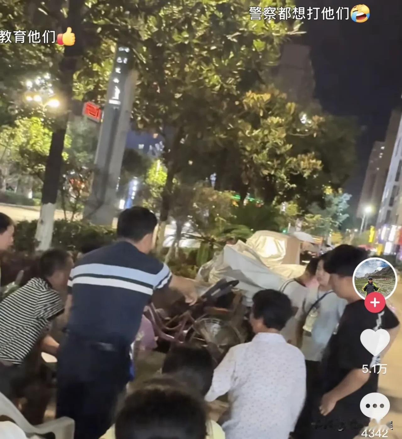 真是林子大了什么烂鸟都有，这几位是用实际行动，给小朋友上了社会险恶这一课。

贵