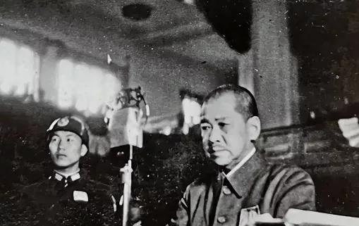 南京城的血还没干，第六师团就进了湖南，他们打南京时杀人不眨眼，到长沙却连路都找不