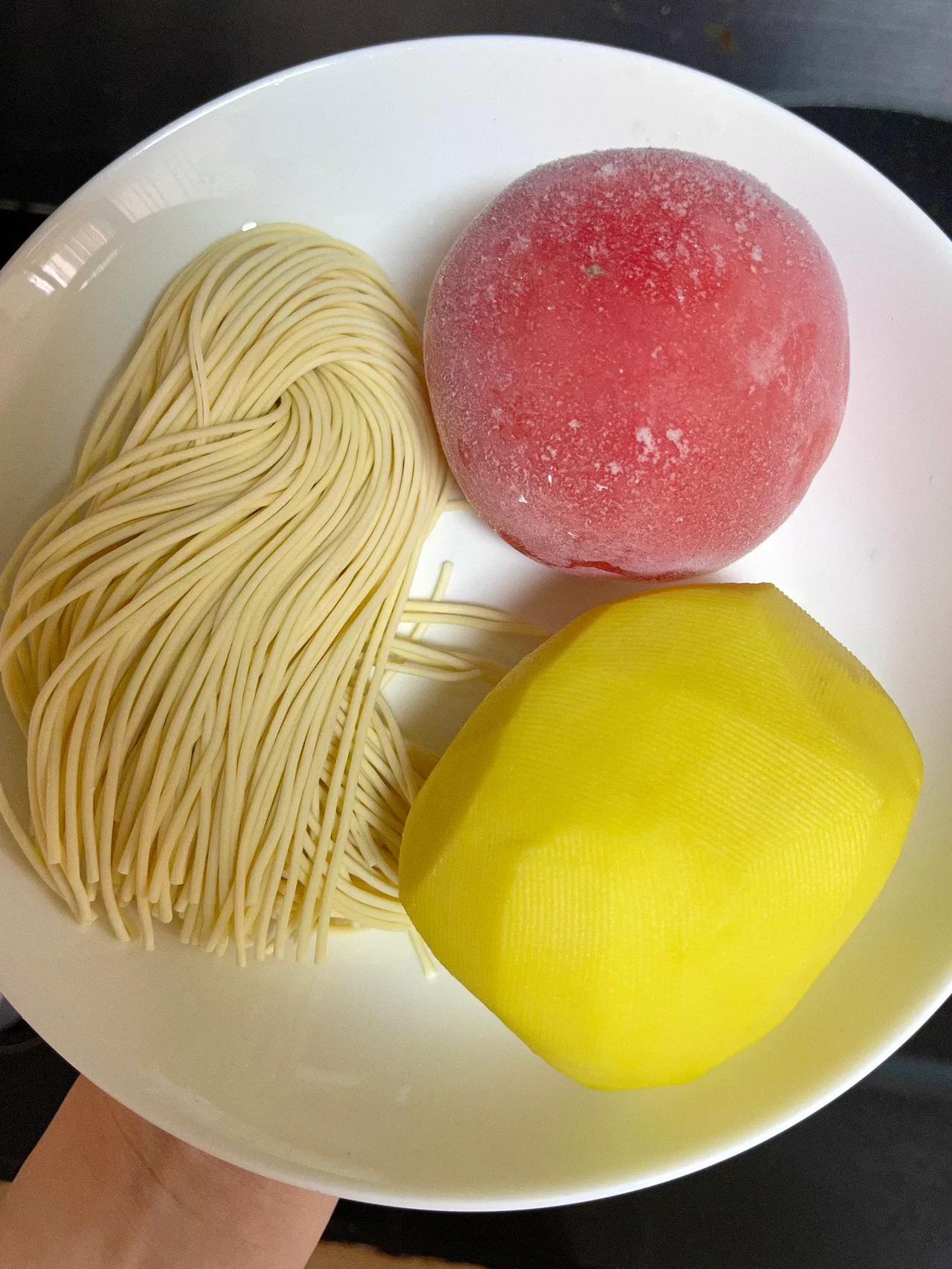 这辈子没开面馆是我的遗憾…|||巨巨巨好吃的番茄土豆焖面
连吃三天都不腻🤣🤣