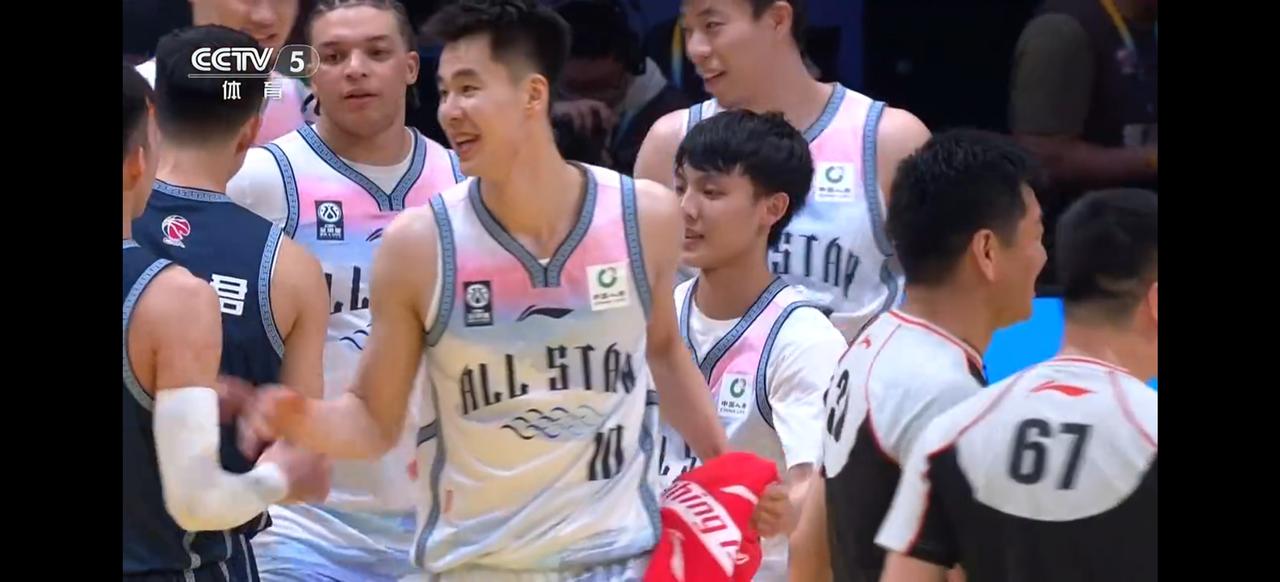 2026年CBA全明星周末正赛，徐杰表现堪称惊艳。南区明星队以161:147战胜