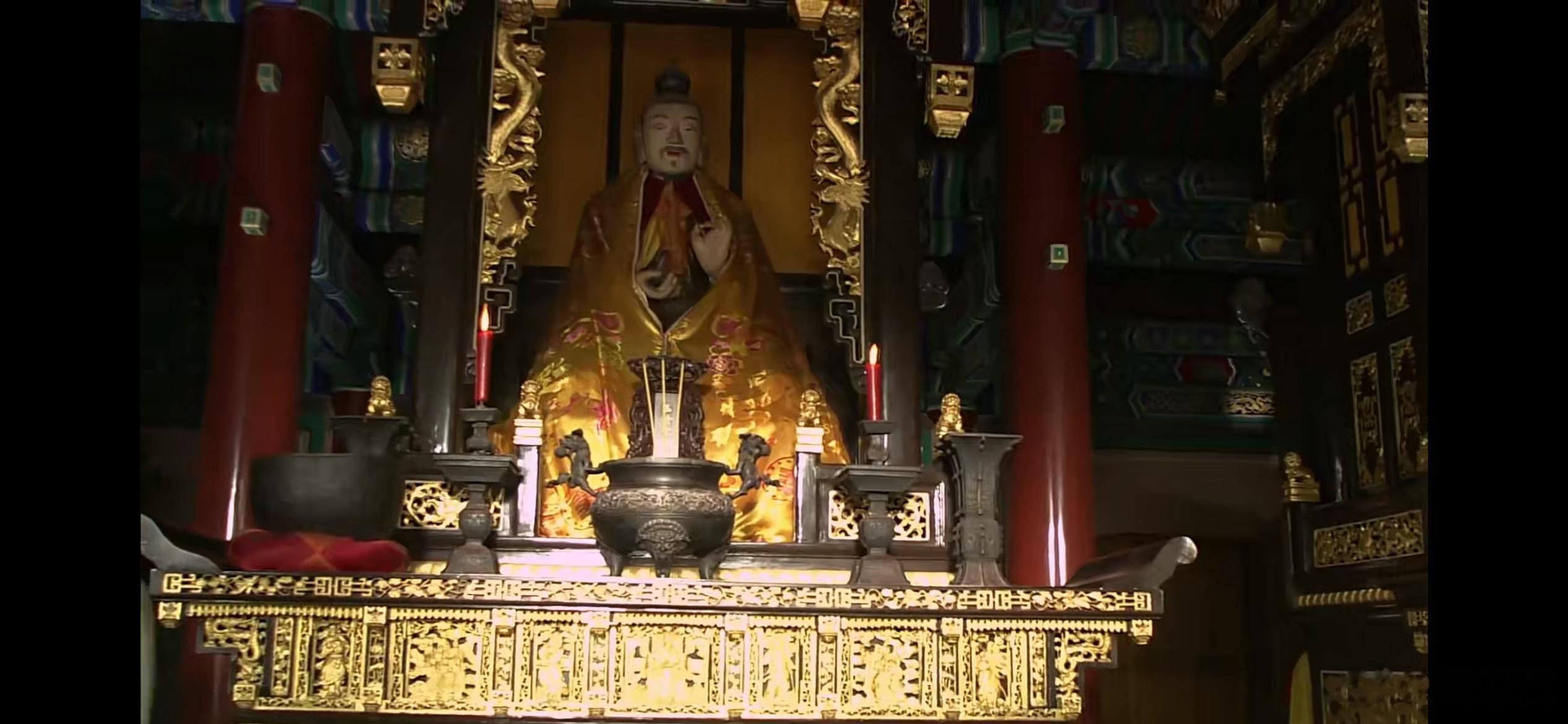 新版清虚观在北京白云观取的景啊拜神在二楼三清阁看戏坐在三清阁门口戏台用的是三清阁