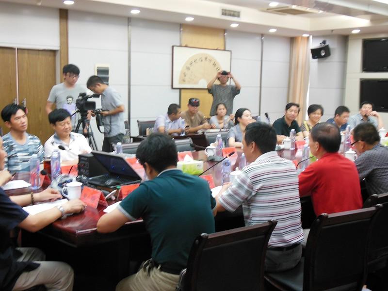 【老吴有话说】

看懂人性，守好自己，活得通透自在
 
跟大家说句实在话，很多人