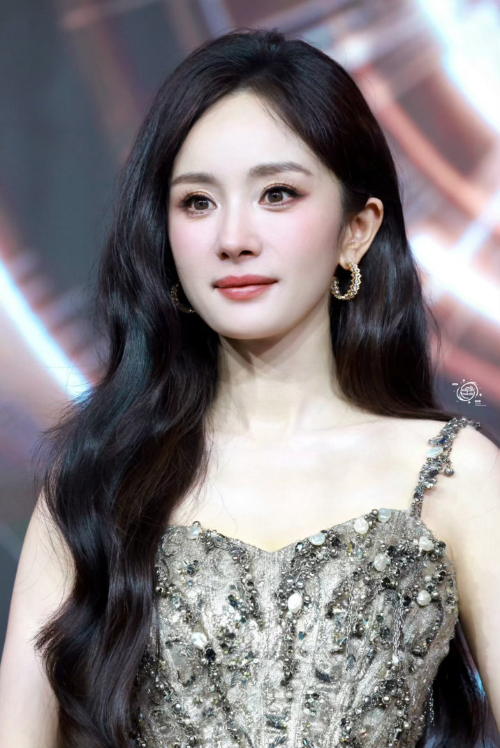 杨幂直播杨幂女王的眼睛真的太美了 ​​​