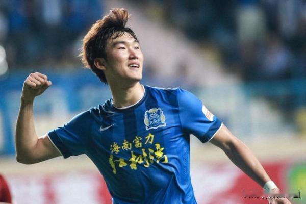 韩国外援张贤秀：在中国踢球的日子，是我最纯粹、最快乐、最被球迷善待的时光。中超并