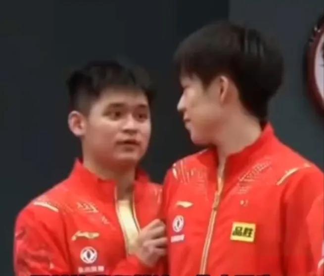 发现了林诗栋孙颖莎王楚钦之间一个有趣的现象：小石头林诗栋私下里总是粘着王楚钦，但