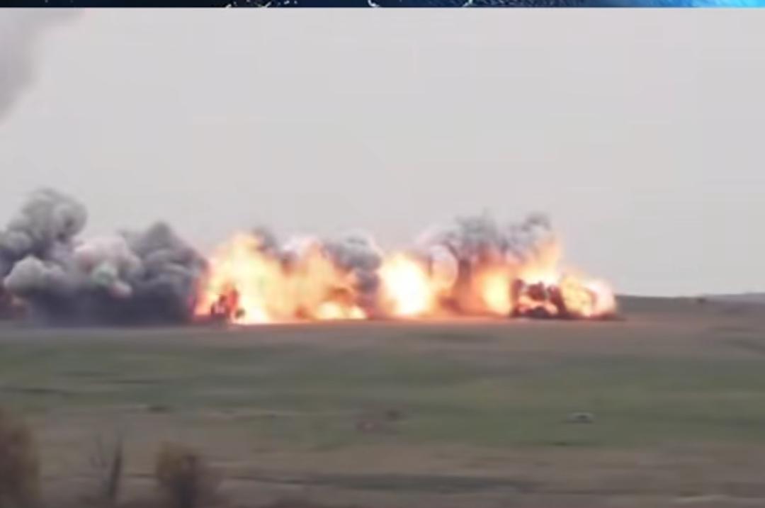 柬军高层被连锅端了。
12月18日，泰国军方官宣了一个让全世界惊掉下巴的消息:在