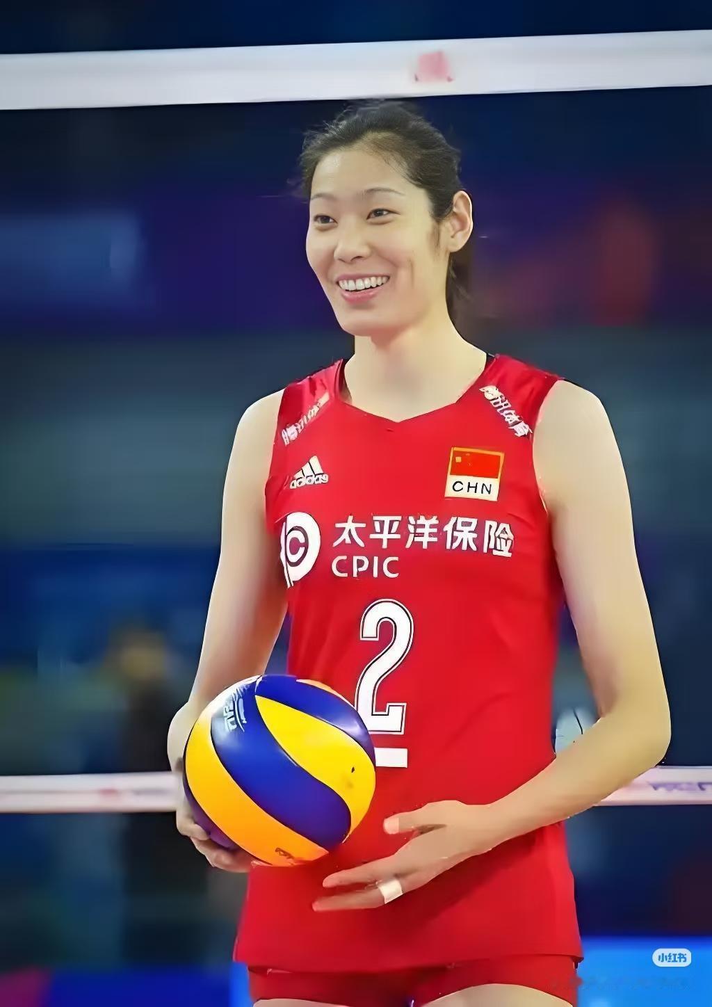 世界女排联赛这一波刚收尾，朱婷没去国家队名单里凑热闹，转头在河南周口体校把自家的