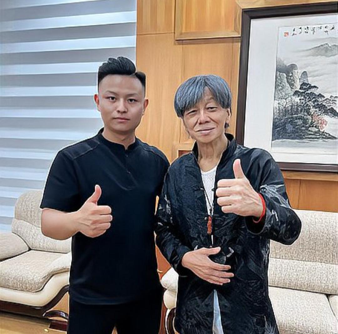 2026年1月18日，梁小龙的社交媒体账号依然活跃，发布22条视频，配文“此事古