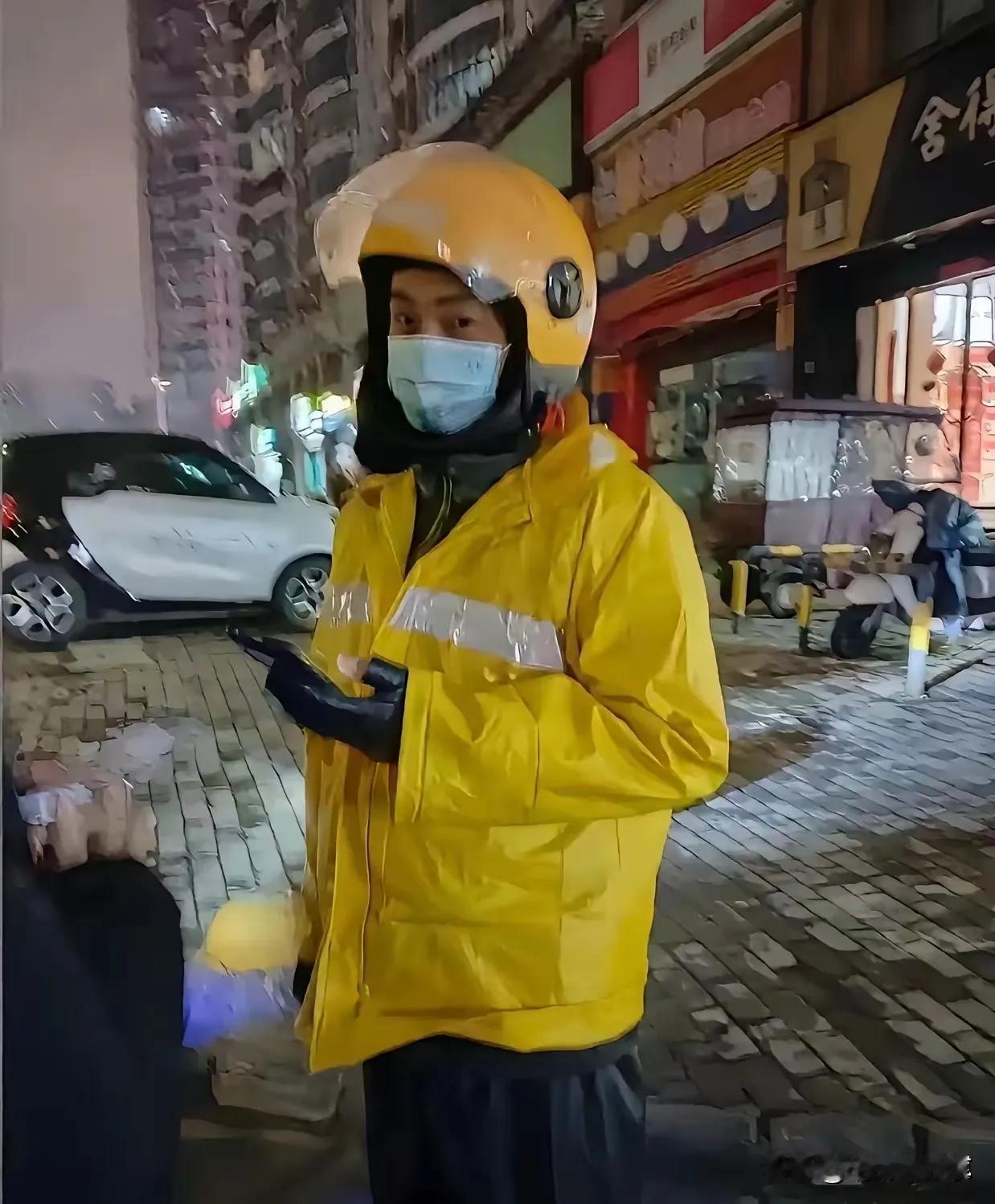 最朴实的善良！
成都街头，一名28岁女子突然晕倒在超市门口。路人围了一圈，却没人