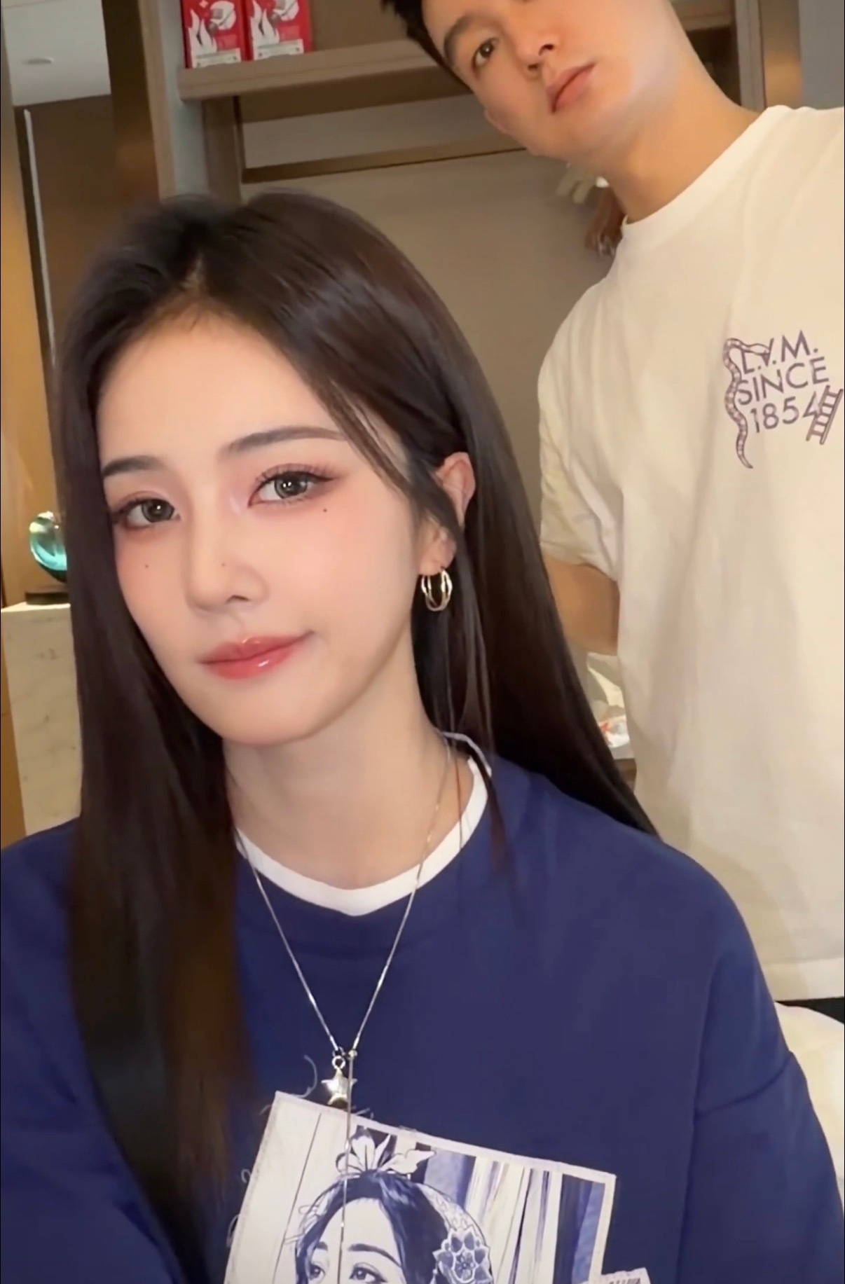 金鹤龙给白鹿化雾粉御姐妆 专业的妆造就是经得起细看！白鹿这款雾粉御姐妆，由金鹤龙