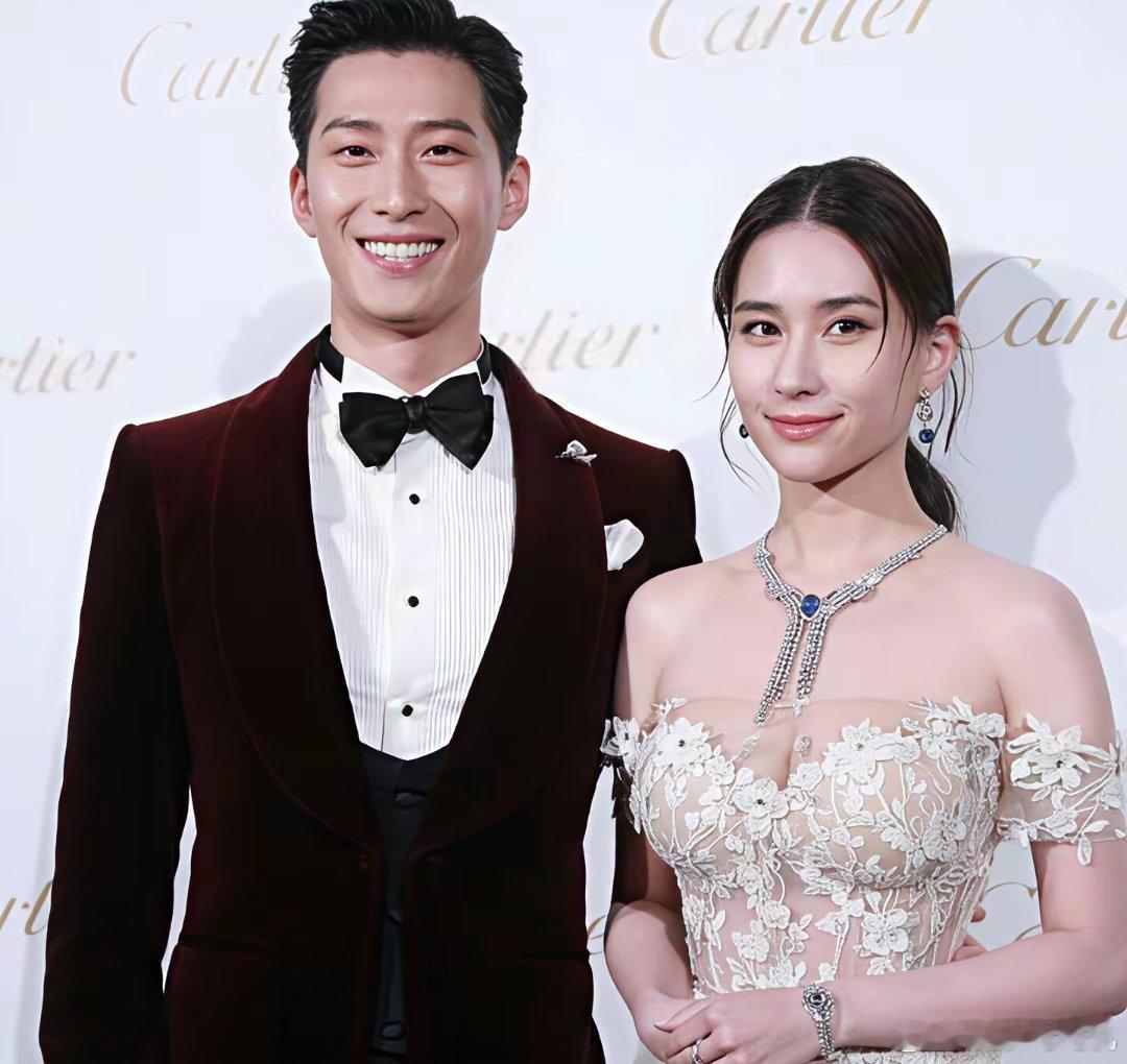 谁能想到，何超莲的四段感情里，妈妈竟然反对了三次，剩下的一次绝对是人间清醒。​​