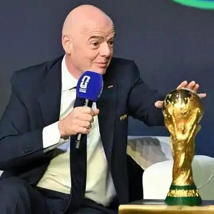 国际足联坐不住了，

计划派秘书长级别的高管到中国来谈2026世界杯转播权。
