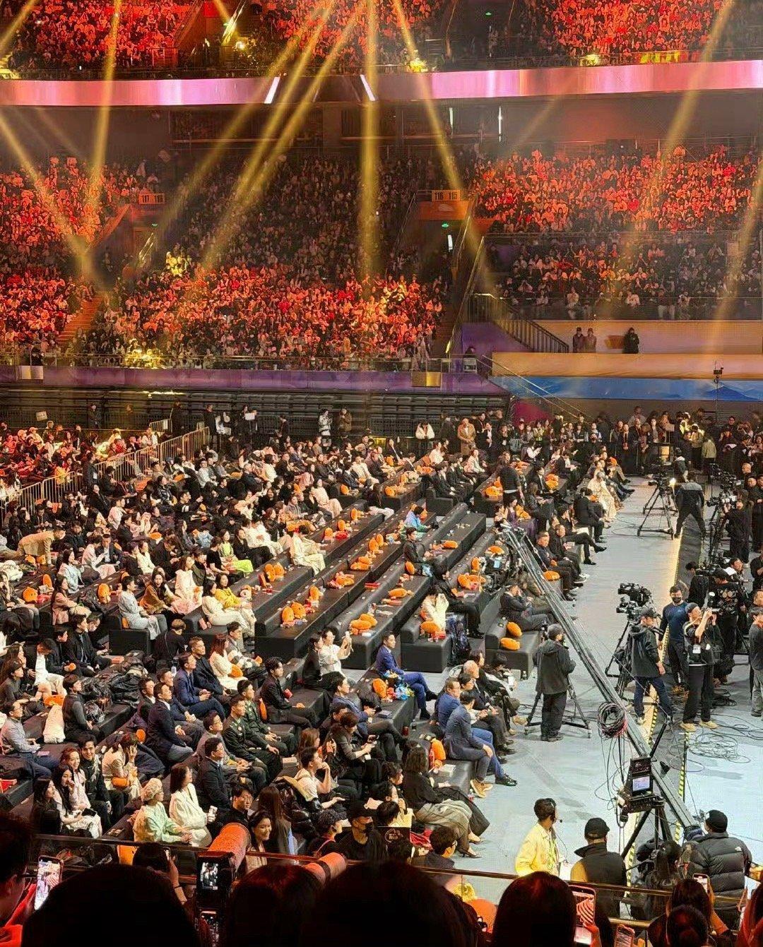 y1s1，肖战粉丝这次不仅是给自己维权也是给所有遭遇不公的艺人维权，只有他们敢发