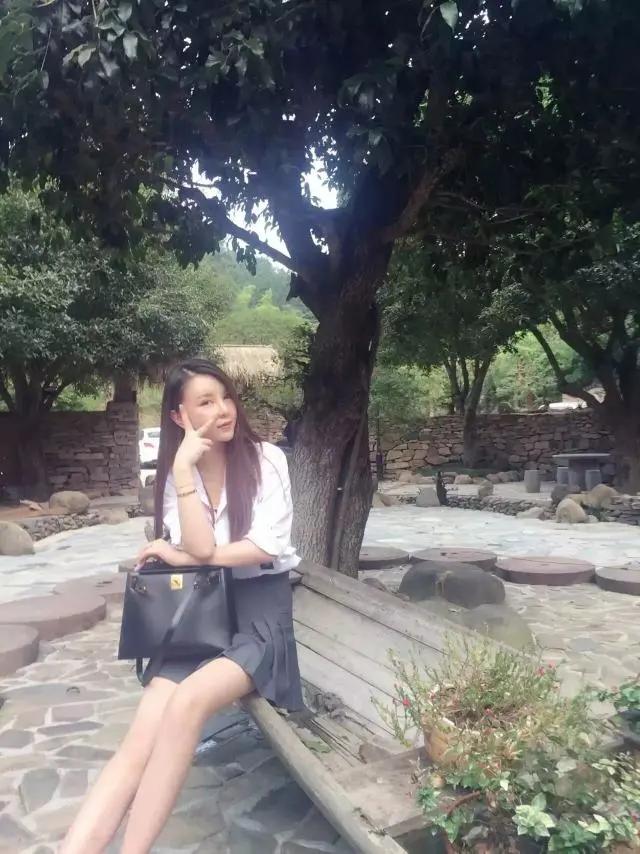 中秋趣事：村里打工小伙带回韩国媳妇
 
中秋这几天，村子里热热闹闹，在外务工的乡