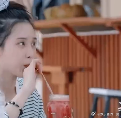 黄子韬徐艺洋 你俩也太不修边幅了他们不需要过多修饰，素颜的状态已经足够吸引眼球了