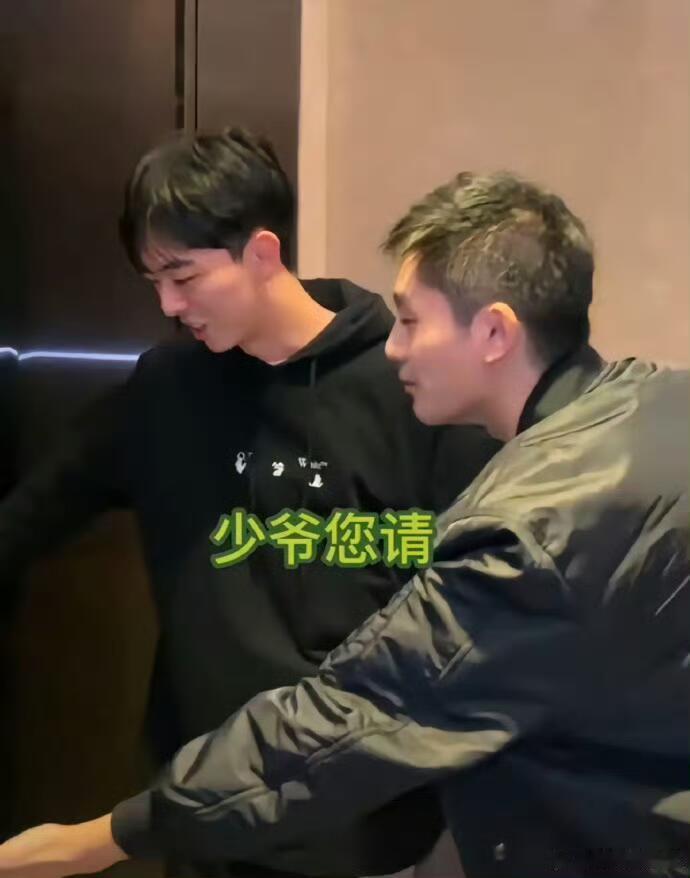 羊毛月曾称万柳书院业主为少爷 早在去年的万柳书院事件中，羊毛月就发表过不少争议言