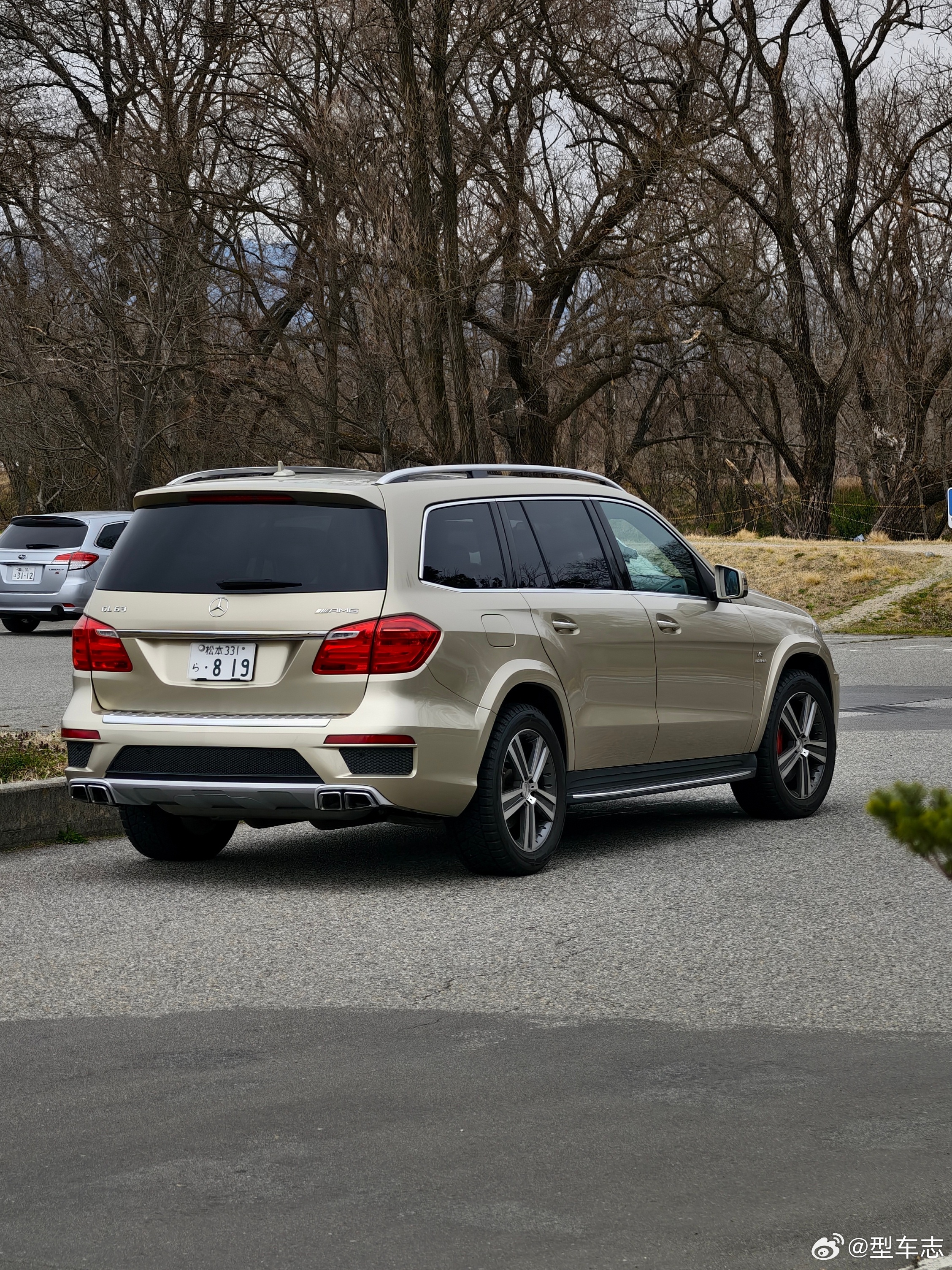 型车街拍偶遇GL63 AMG，属于第二代GL（X166），还没改名叫GLS。5.