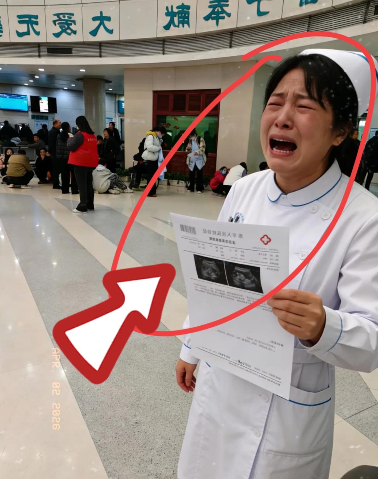 医院走廊里，
一护士在医院里嚎啕大哭，
原来是因为37岁的她被确诊为乳腺癌晚期，