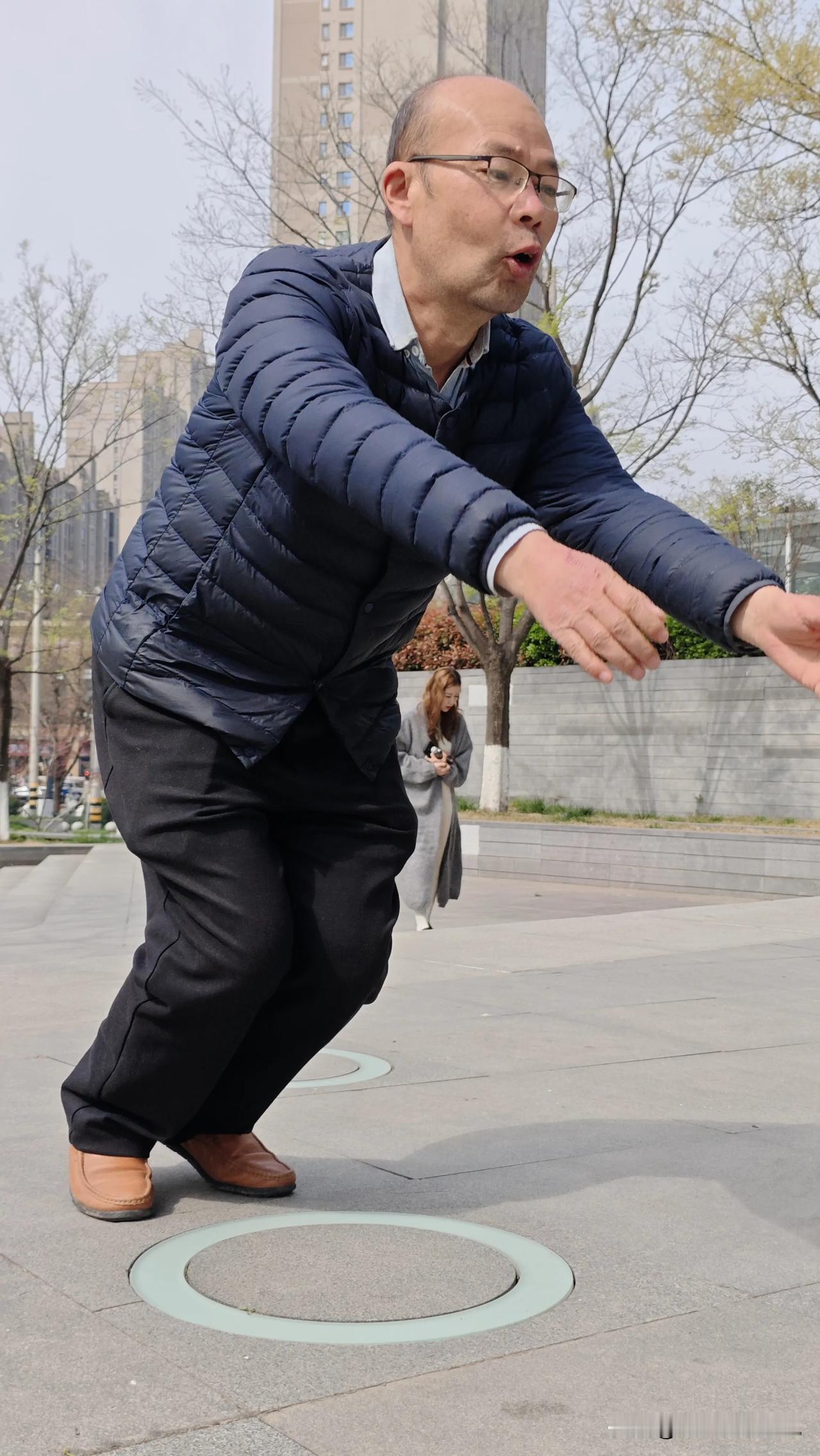 春日生活打卡季千呼万唤，老田终于来西安了，我知道他什么也帮不上，只是换个地方抽烟