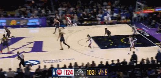 快下接球暴扣~！！ 