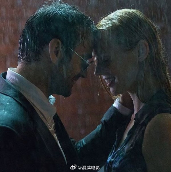 笑鼠…艾洛蒂·袁对查理·考克斯说凯伦·佩吉和马特·默多克就像MJ和彼得·帕克发表