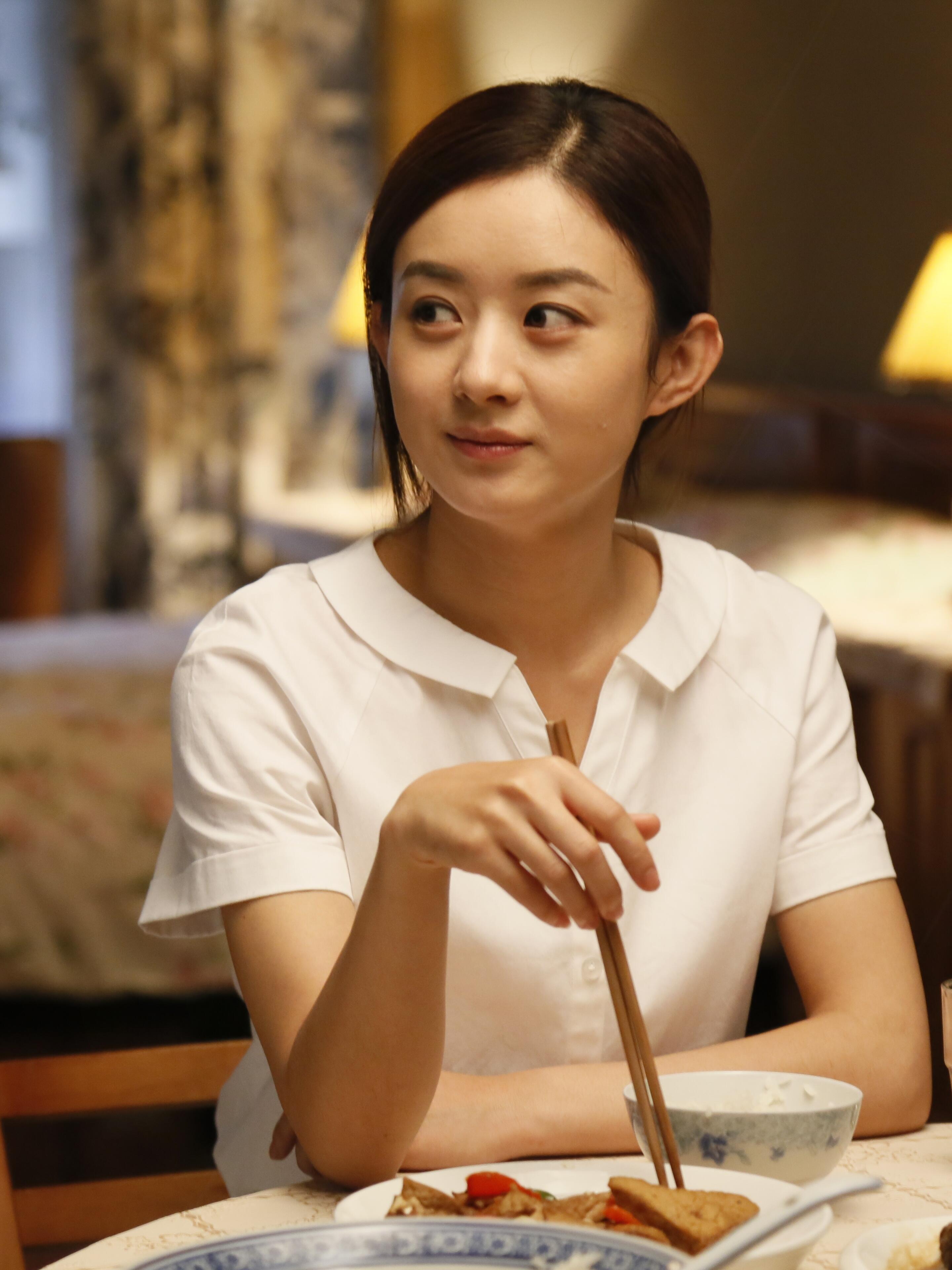 赵丽颖眼里有光 