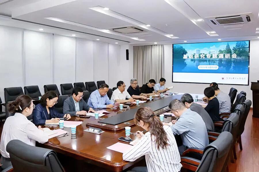 近日，江苏师范大学校长杜增吉率队深入数学与统计学院、物理与电子工程学院、化学与材