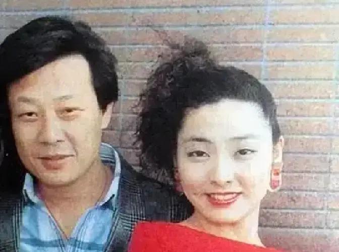 中风第3天，两房太太第一次同桌吃饭
 
寇世勋70岁倒下，30年隐形规则瞬间破功