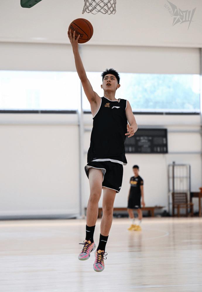 [流言板]广厦男篮分享青训队训练图集：去成为你想成为的人

虎扑08月12日讯 