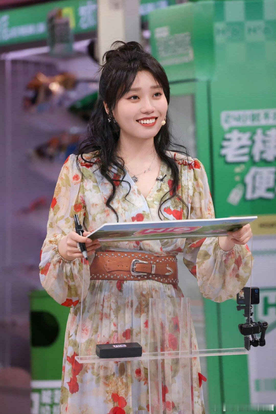 你好星期六戏精大作战 你好星期六演员轻松切换不同状态，演戏玩乐样样在行，舞台表现