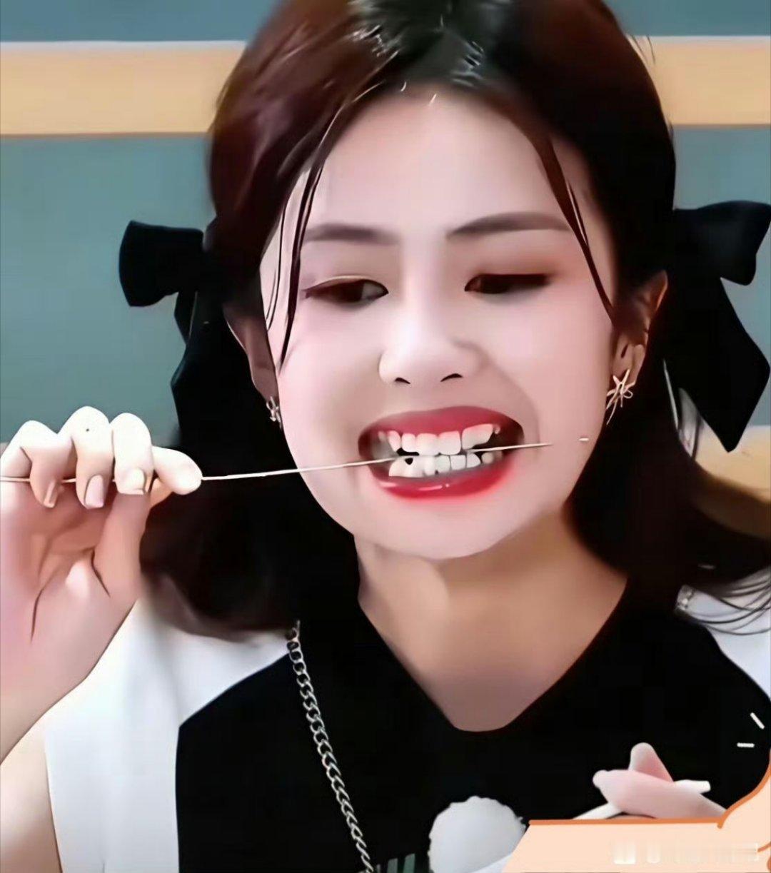 喜欢龇牙咧嘴不是Angelababy的错，穿什么都丑不是美神Angelababy