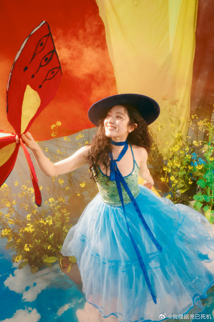 李兰迪出道十六年油画风大片李兰迪说十六年也才刚刚开始 李兰迪说十六年也才刚刚开始