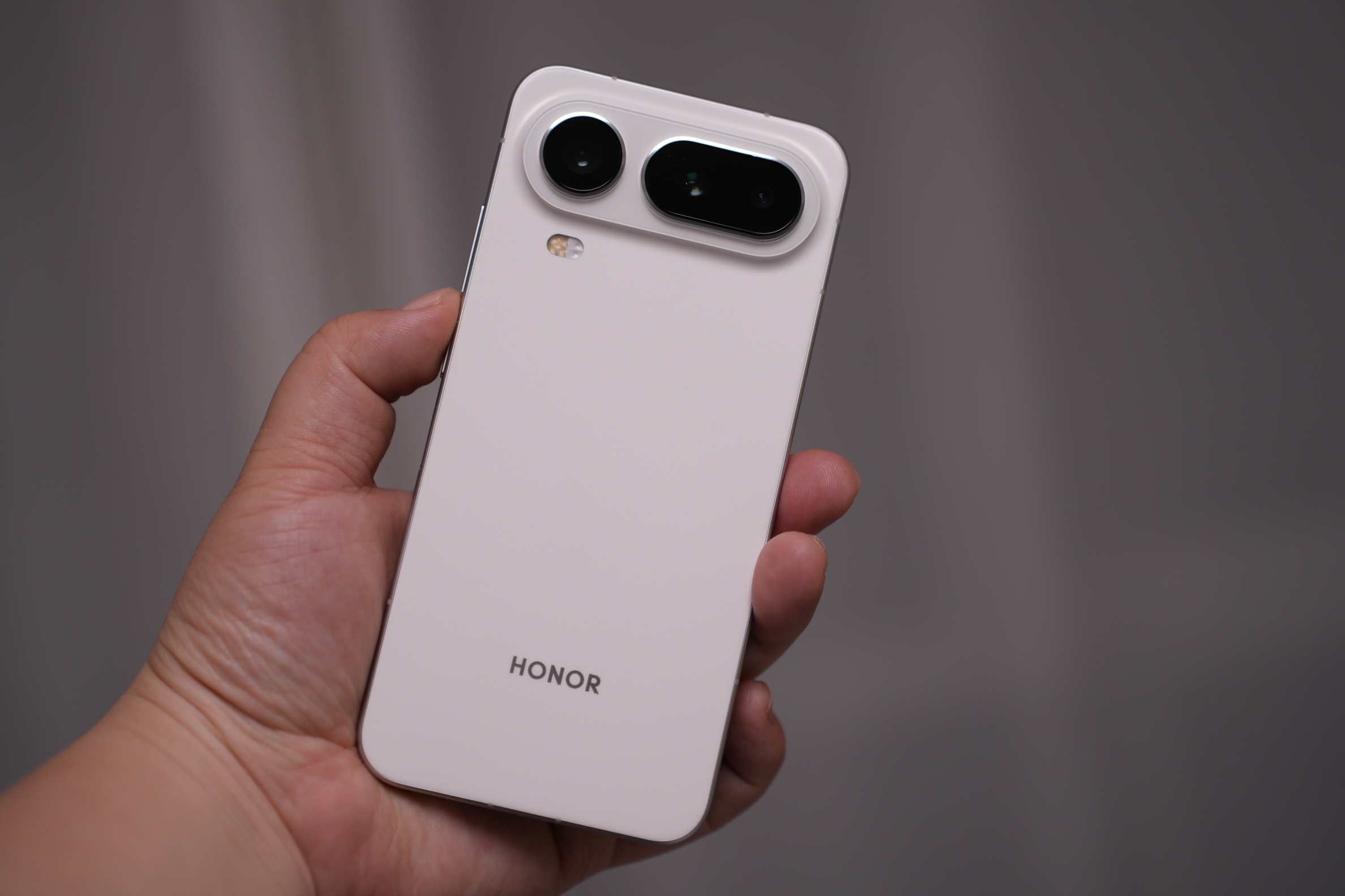 荣耀Magic 8 Pro Air。白色永远的神。 